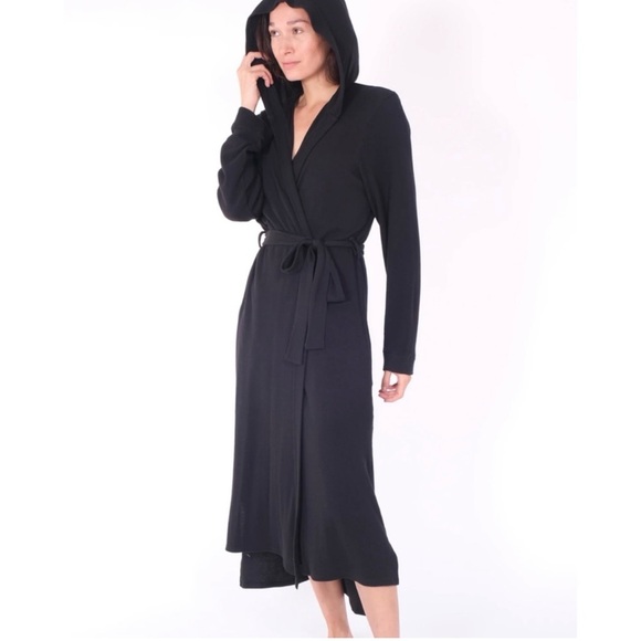 NYC Recliner Hooded Robe - Picture 3 of 4